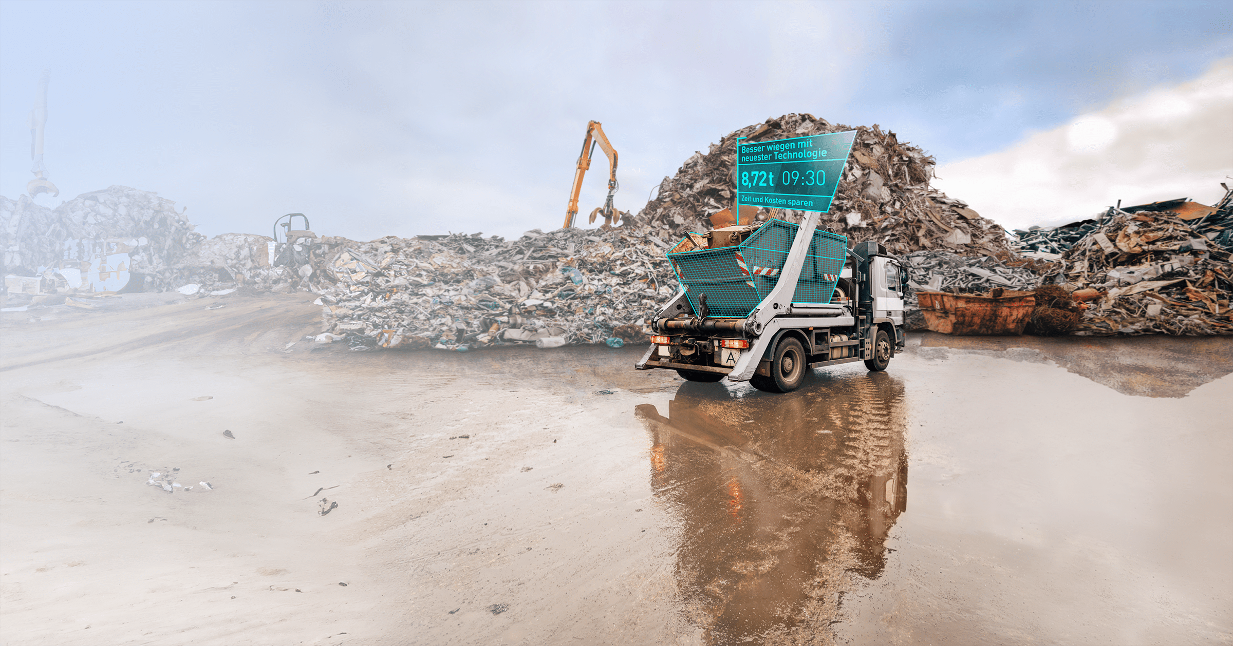 Lkw mit Pfreundt-Wiegesystem auf Schrottplatz vor Berge von recycelbaren Materialien, digitaler Bildschirm zeigt Gewicht.